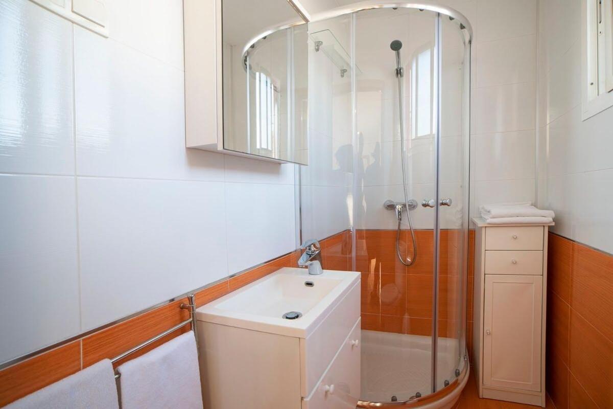 Bonito Apartamento Con Terraza - Pedregalejo Playa マラガ エクステリア 写真