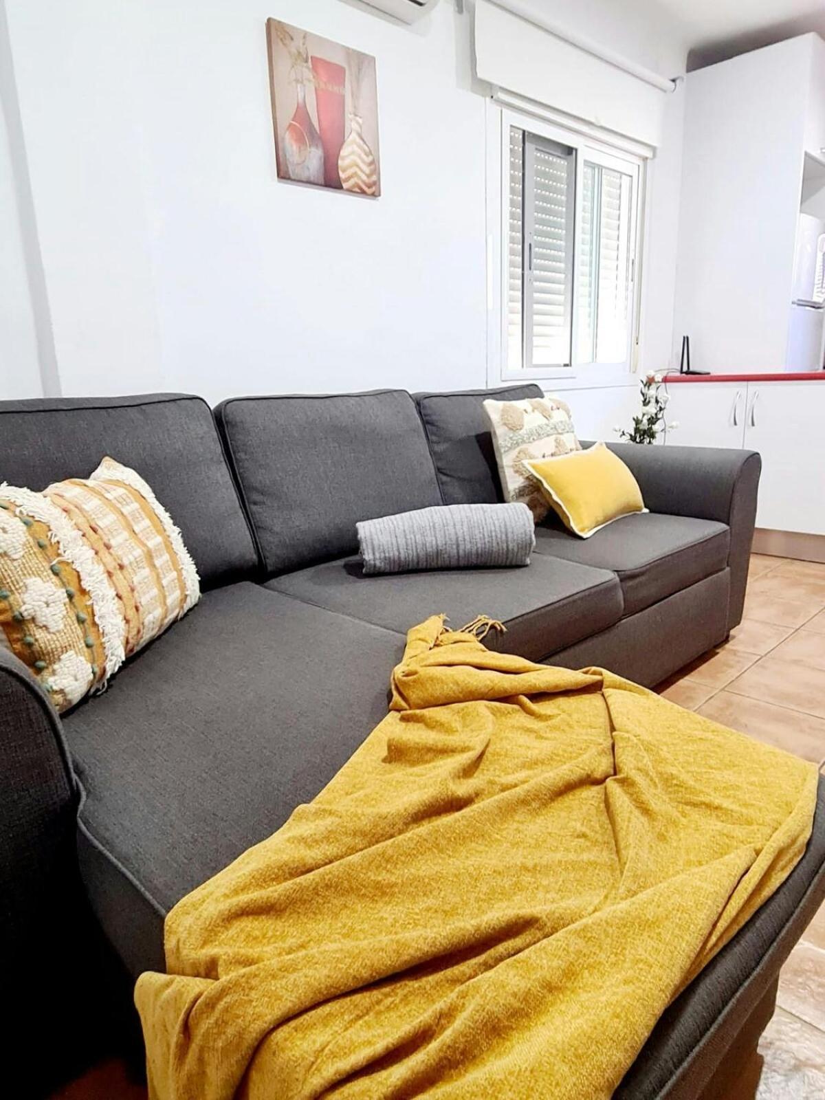 Bonito Apartamento Con Terraza - Pedregalejo Playa マラガ エクステリア 写真